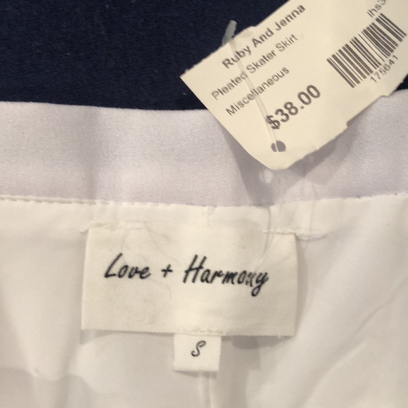 NWT Ruby and Jenna White pleated skater skirt - Picture 2 of 3